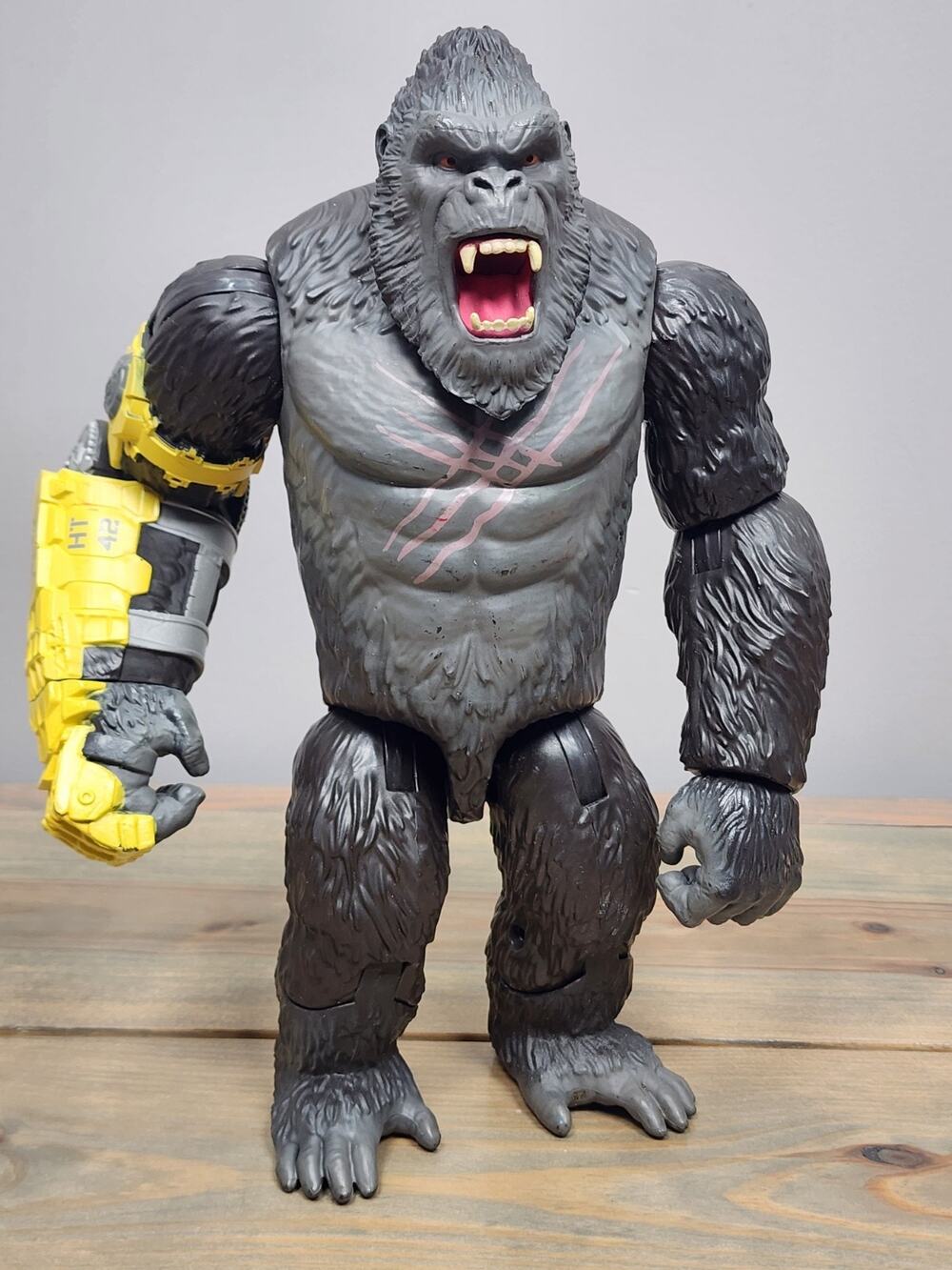 Giant King Kong 11” Action Figure Godzilla x Kong with B.E.A.S.T. Glove
